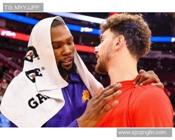 足球明星与杜兰特的偶遇瞬间引发的跨界交流与友谊故事