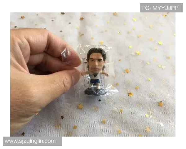 足球明星皮尔洛手办精美展示与收藏价值解析